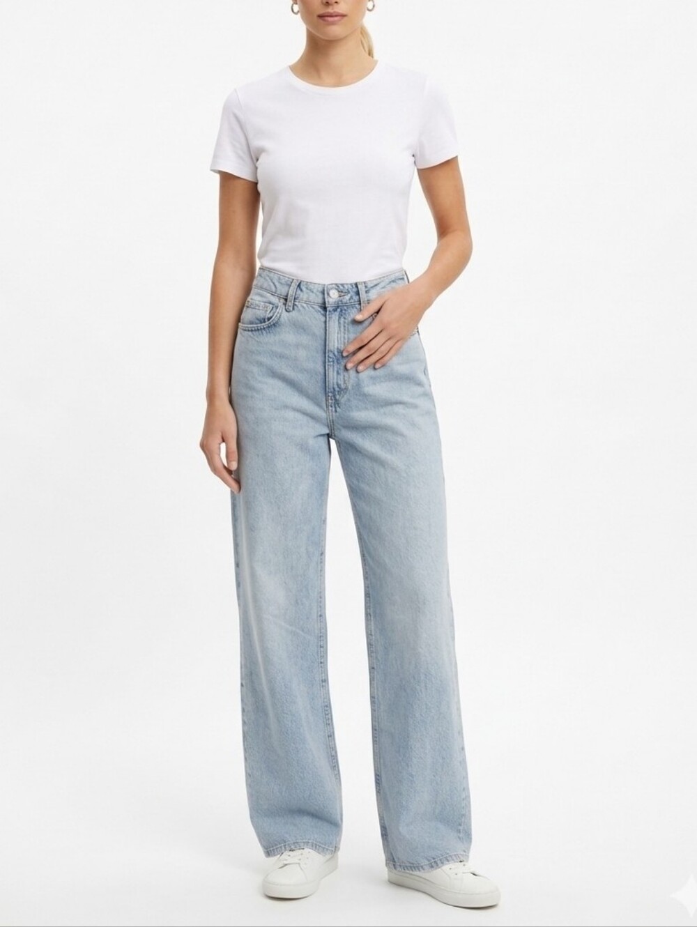 ZARA Light Wash High-Waisted Wide Leg Denim Jeans - Size US 2 / EUR 34 🩵
